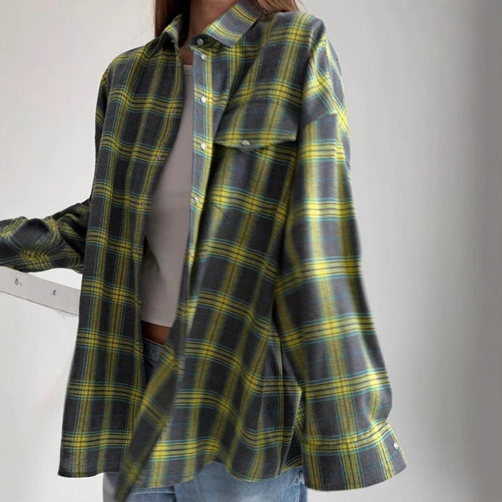 Women's Checkered Oversized Flannel Shirt Blouse with Snap Button Placket and Shirt Collar Mune Fashion