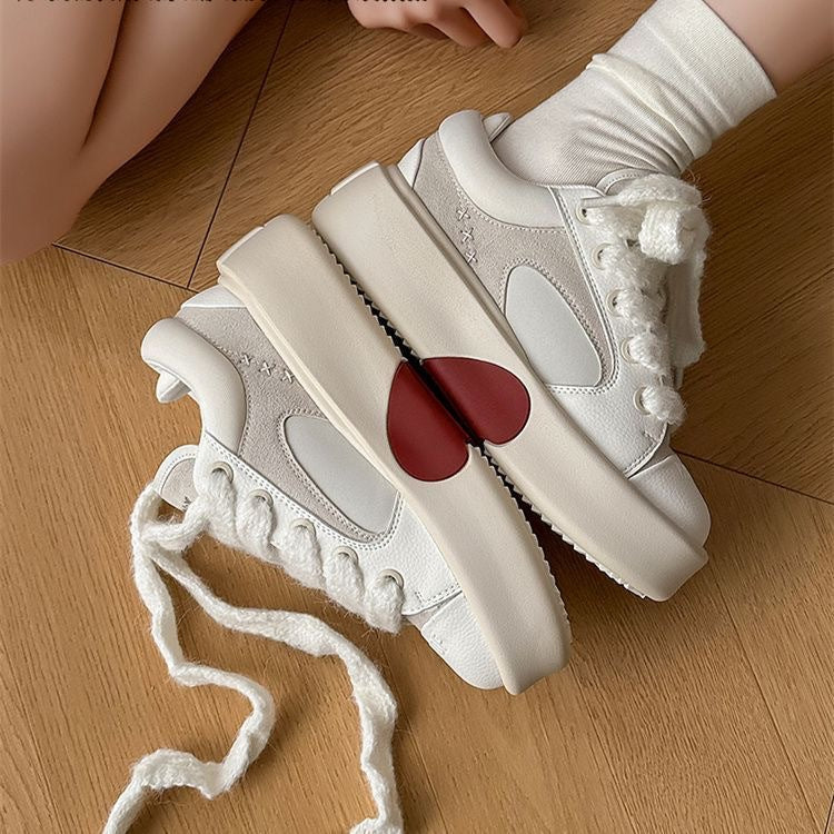 Women's fashionable sneakers with cushioned platform sole and stylish accents Mune Fashion