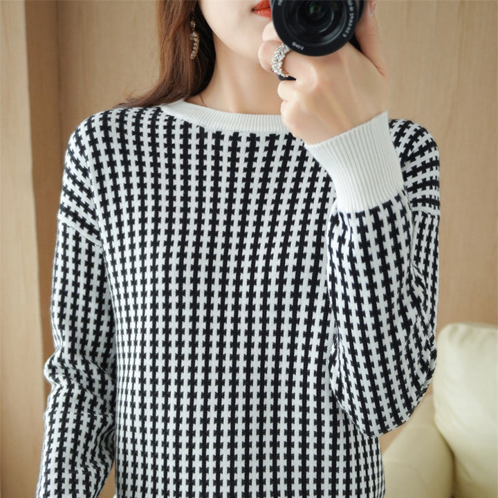 Women's Light Structural Knit Sweater with Houndstooth Pattern and Wide Ribbed Cuffs Mune Fashion