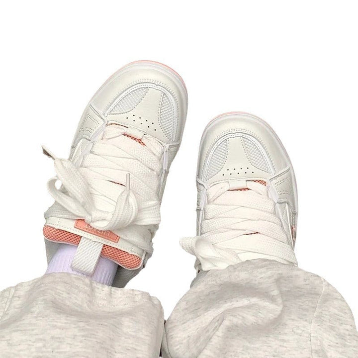 Ladies sporty sneakers with practical lacing and breathable mesh surface Mune Fashion