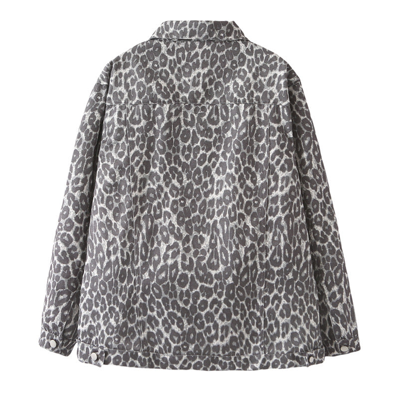 Women's oversized denim jacket in boxy cut with leopard pattern, snap button placket and patch chest pockets Mune Fashion
