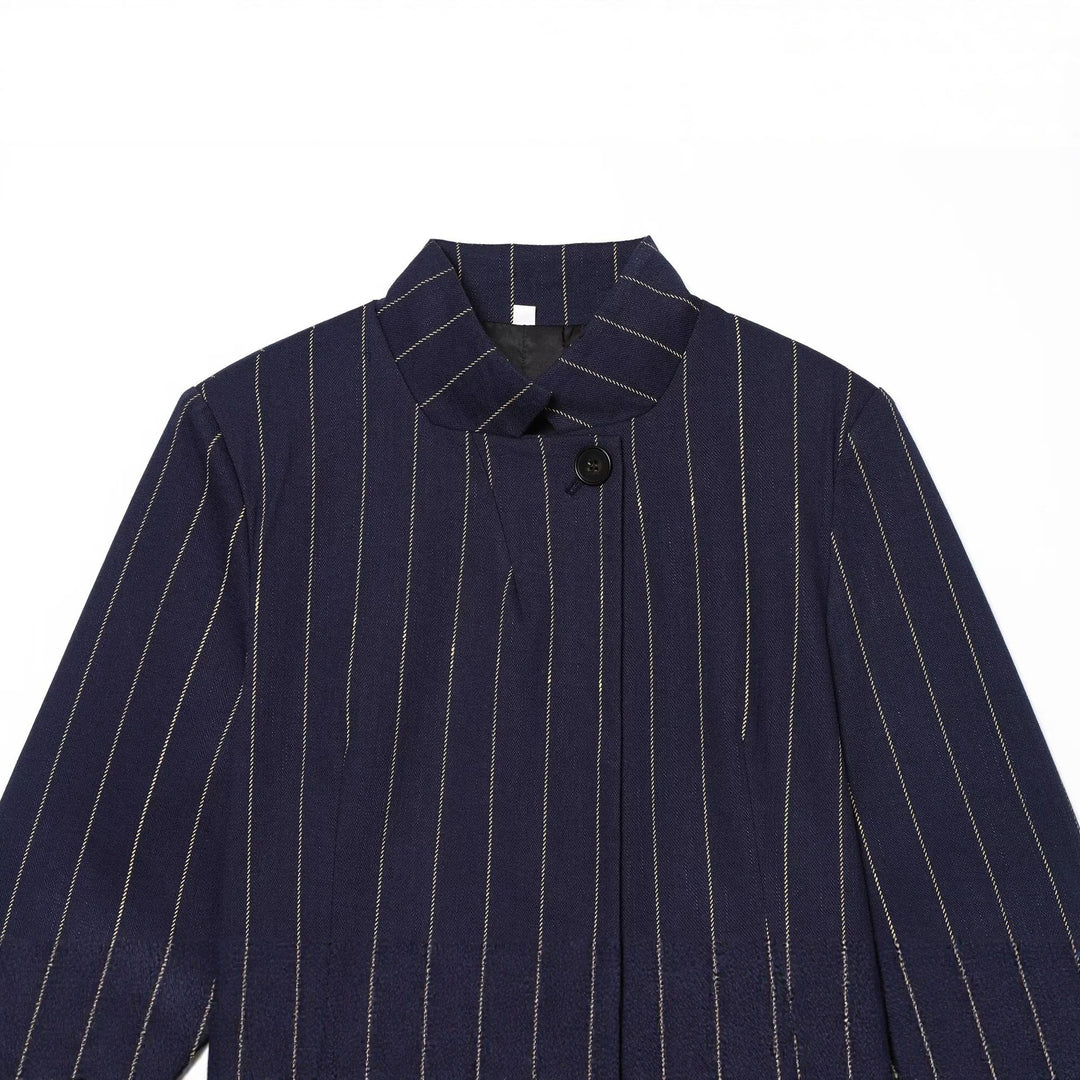 Ladies short blazer in boxy cut with stand-up collar and pinstripes Mune Fashion