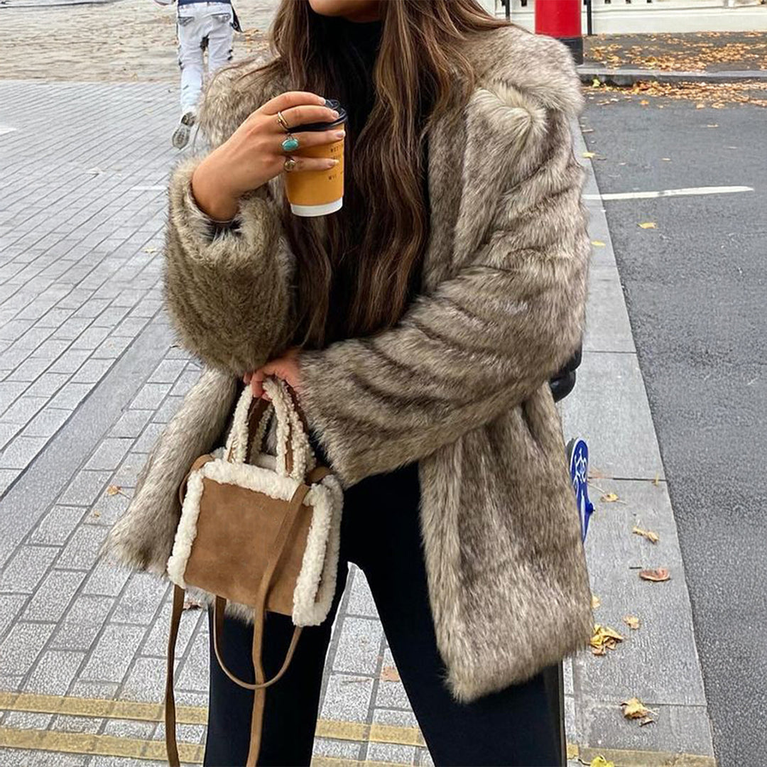 Women's short faux fur jacket with standing collar, concealed zipper and wide sleeves Mune Fashion