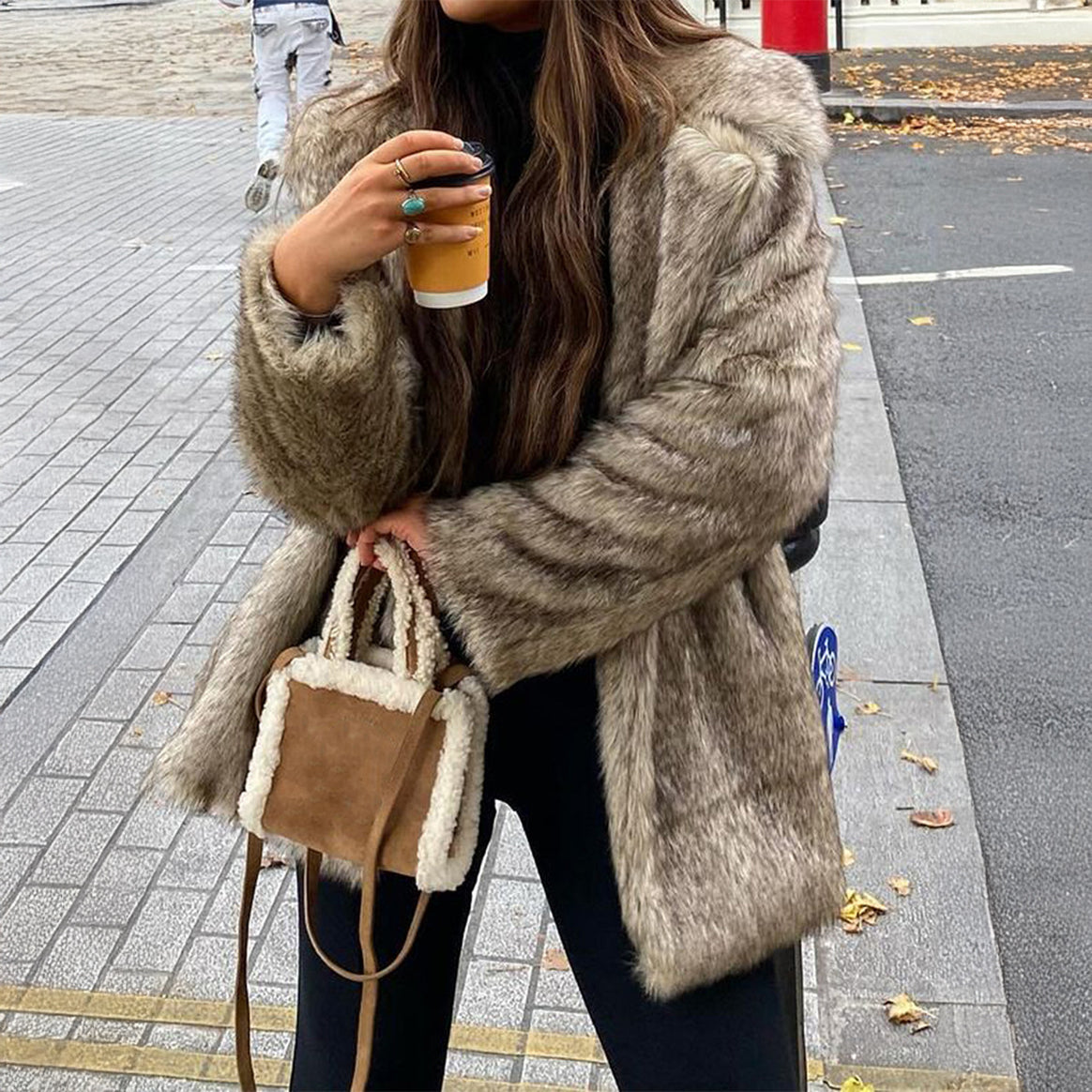 Women's short faux fur jacket with standing collar, concealed zipper and wide sleeves Mune Fashion
