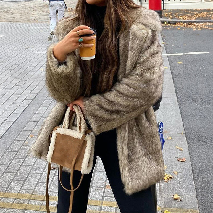 Women's short faux fur jacket with standing collar, concealed zipper and wide sleeves Mune Fashion