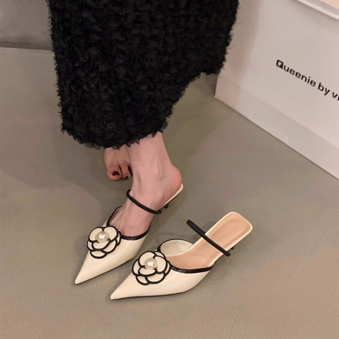 Women's pointed satin mules with delicate ankle strap and pearl flower appliqué Mune Fashion