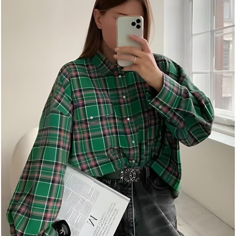 Women's Checkered Oversized Flannel Shirt Blouse with Snap Button Placket and Shirt Collar Mune Fashion