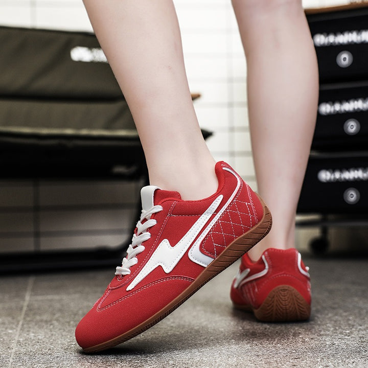 Women's lightweight retro skate sneakers with quilted sidewall, padded ankle collar, and non-slip rubber outsole Mune Fashion