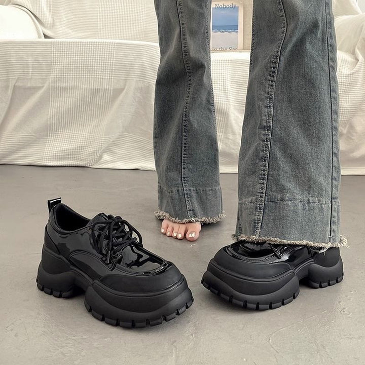 Ladies Platform Derby Shoes with Patent Look and Solid Profile Sole Mune Fashion