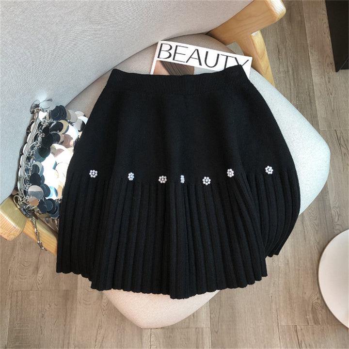 Women's Pleated Skirt with Decorative Pearls Mune Fashion