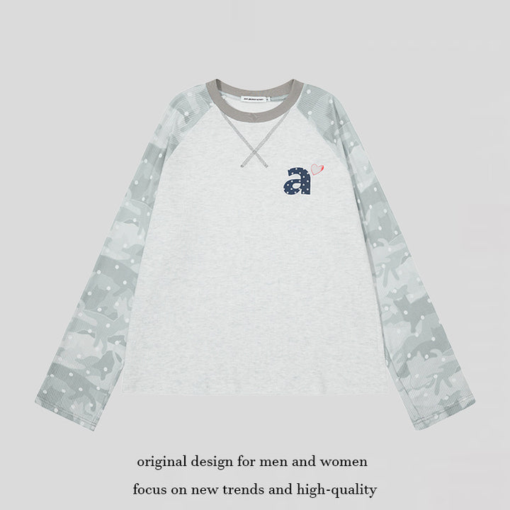 Women's long sleeve shirt with raglan sleeves, camouflage print and heart initial Mune Fashion
