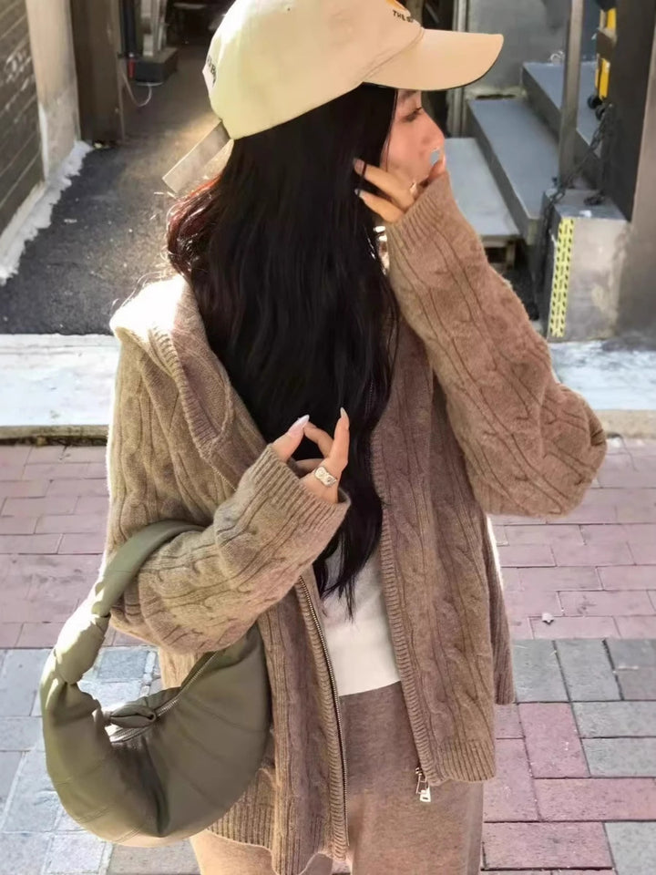 Women's cable-knit cardigan with full zip and tailored fit Mune Fashion