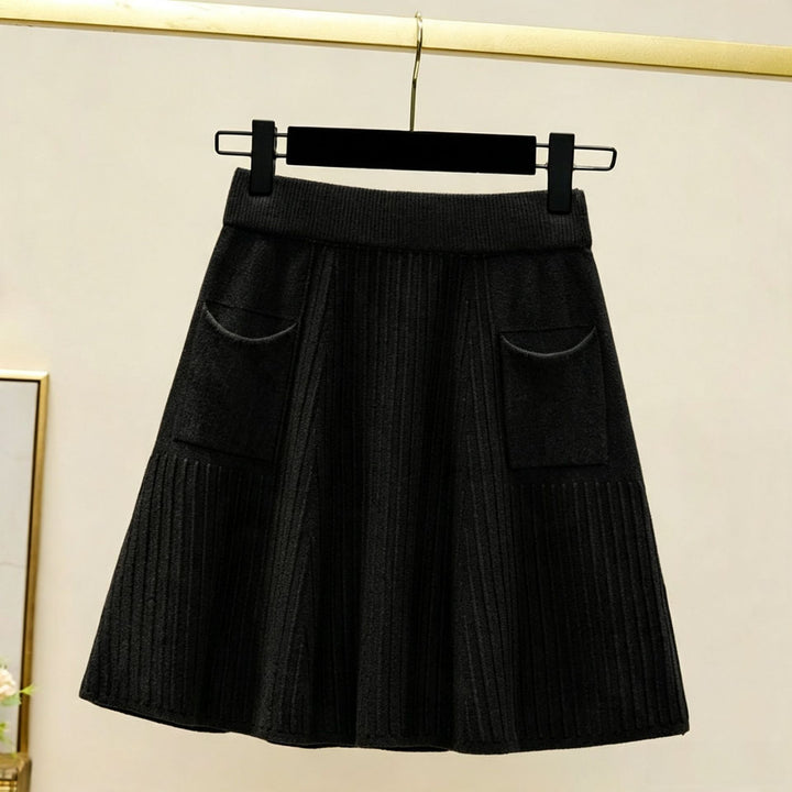 Women's Pleated Skirt with Practical Pockets Mune Fashion