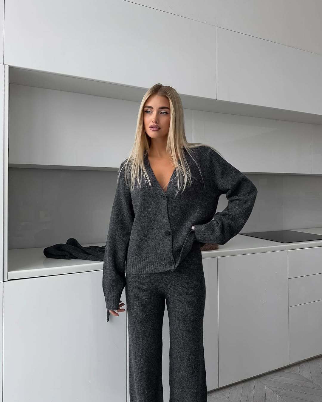 Women's cozy fine knit cardigan set with V-neck and high-cut flared pants Mune Fashion
