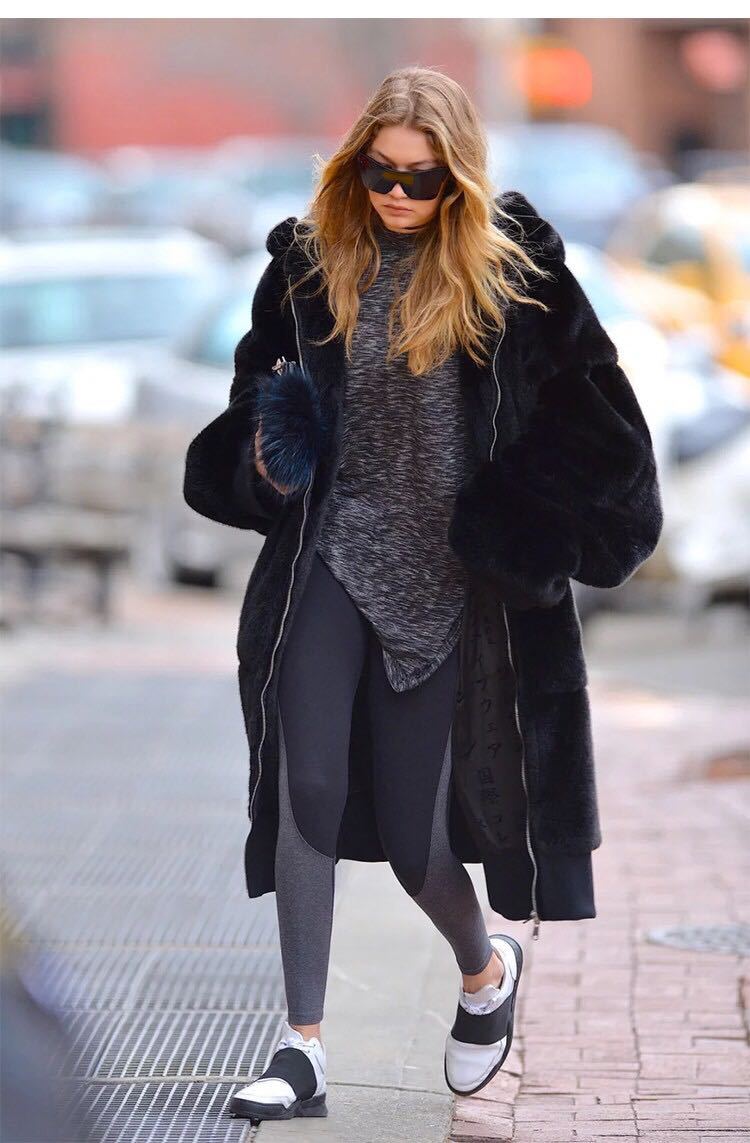 Ladies Oversized Faux Fur Coat with Hood and Pockets Mune