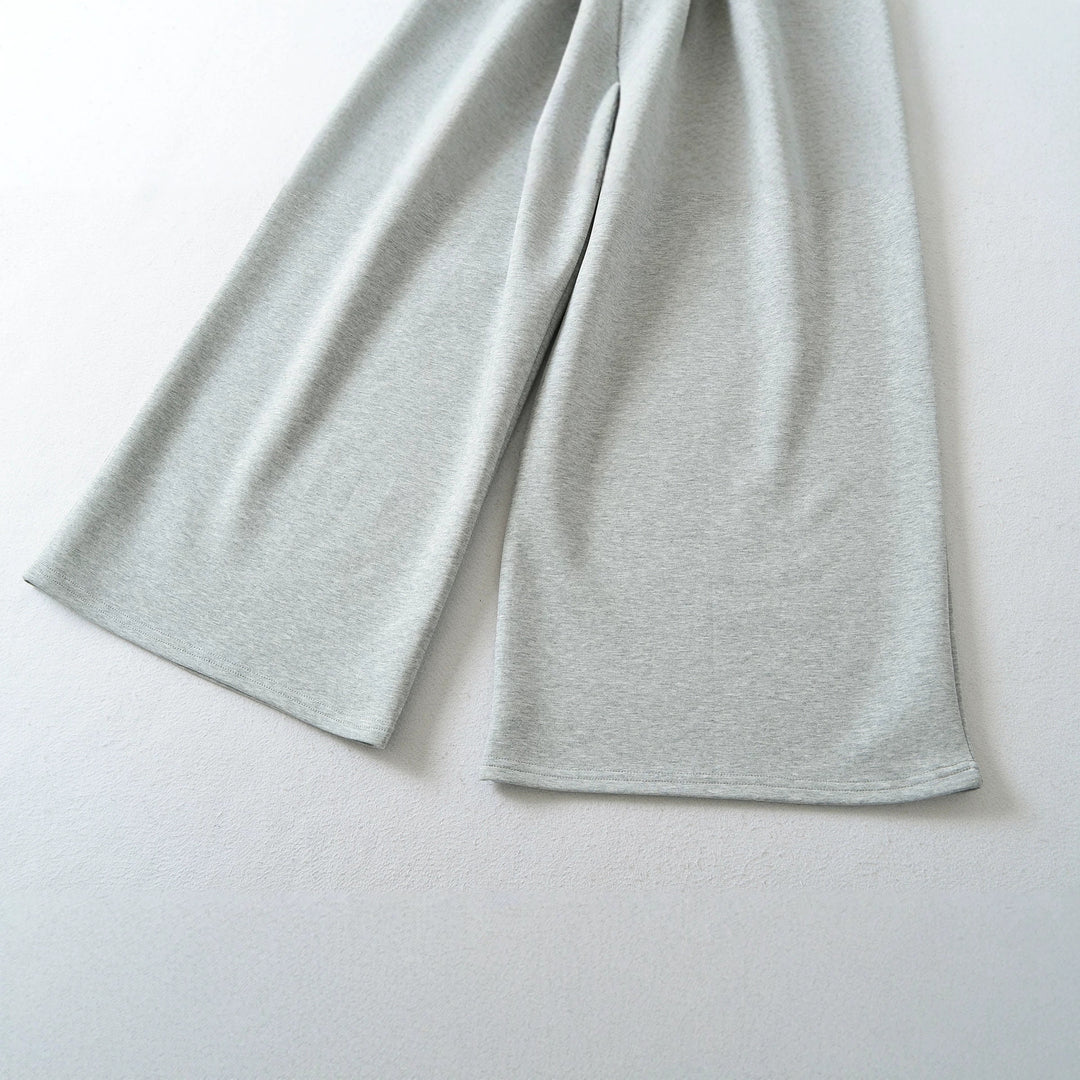 Women's wide culotte sweatpants with high waistband, drawstring and dividing seams