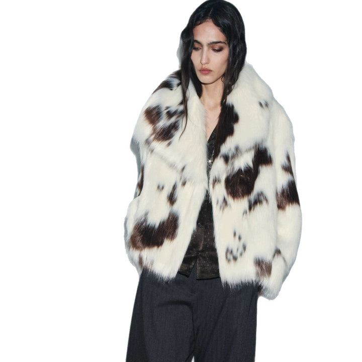 Women's short coat made of dotted high-pile faux fur with voluminous shawl collar Mune Fashion