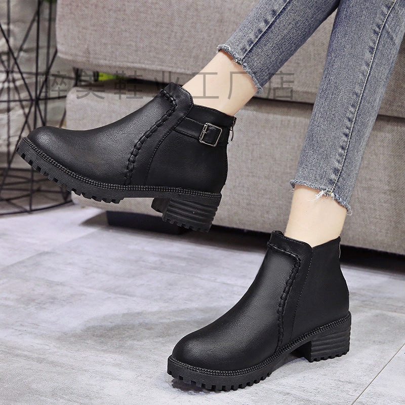Ladies nan classic ankle-high ankle boots made of synthetic leather with a sturdy profile sole and decorative strap Mune Fashion
