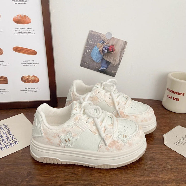 Women's sneakers with fashionable star appliqués and cushioning sole Mune Fashion