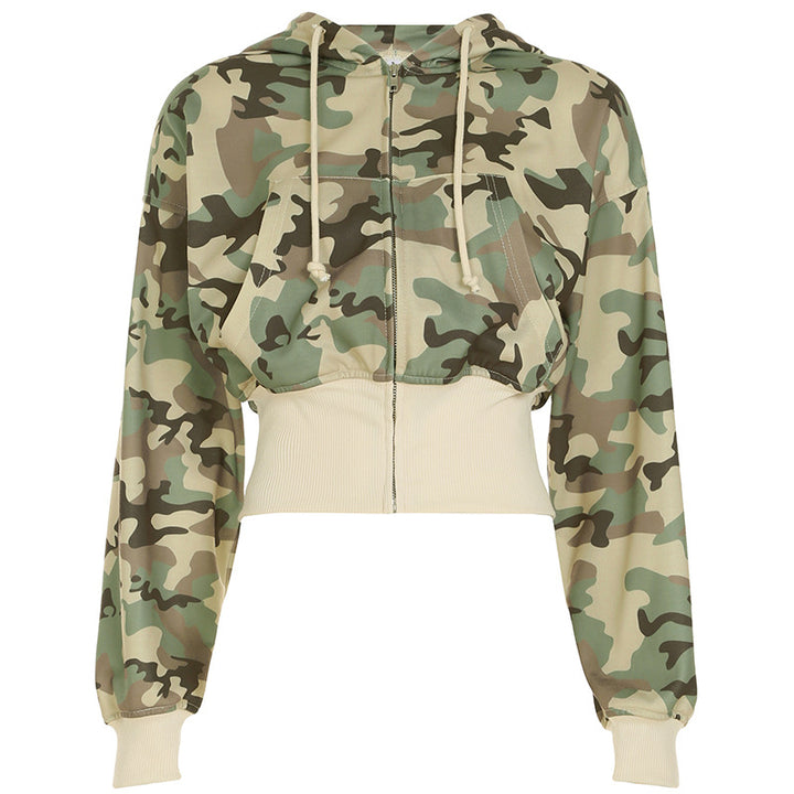 Women's short-cut hooded jacket with camouflage pattern, front zipper, kangaroo pocket and wide ribbed hem Mune Fashion