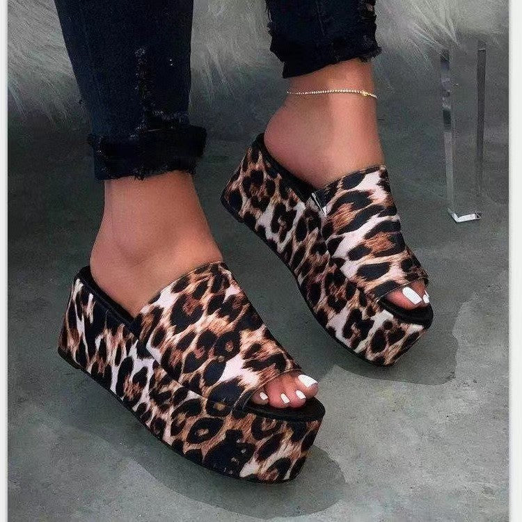 Women's platform mules with camouflage pattern and high wedge sole Mune Fashion