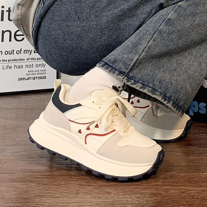 Ladies' platform sneaker in retro trail look with heart decorative seams and chunky tread sole Mune Fashion