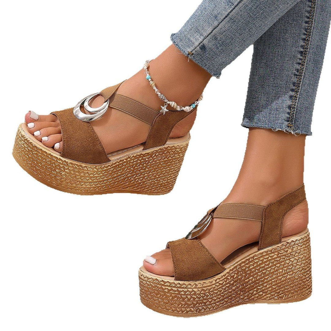 Women's retro-style wedge sandals with jute look, decorative metal ornament, and elastic heel strap Mune Fashion