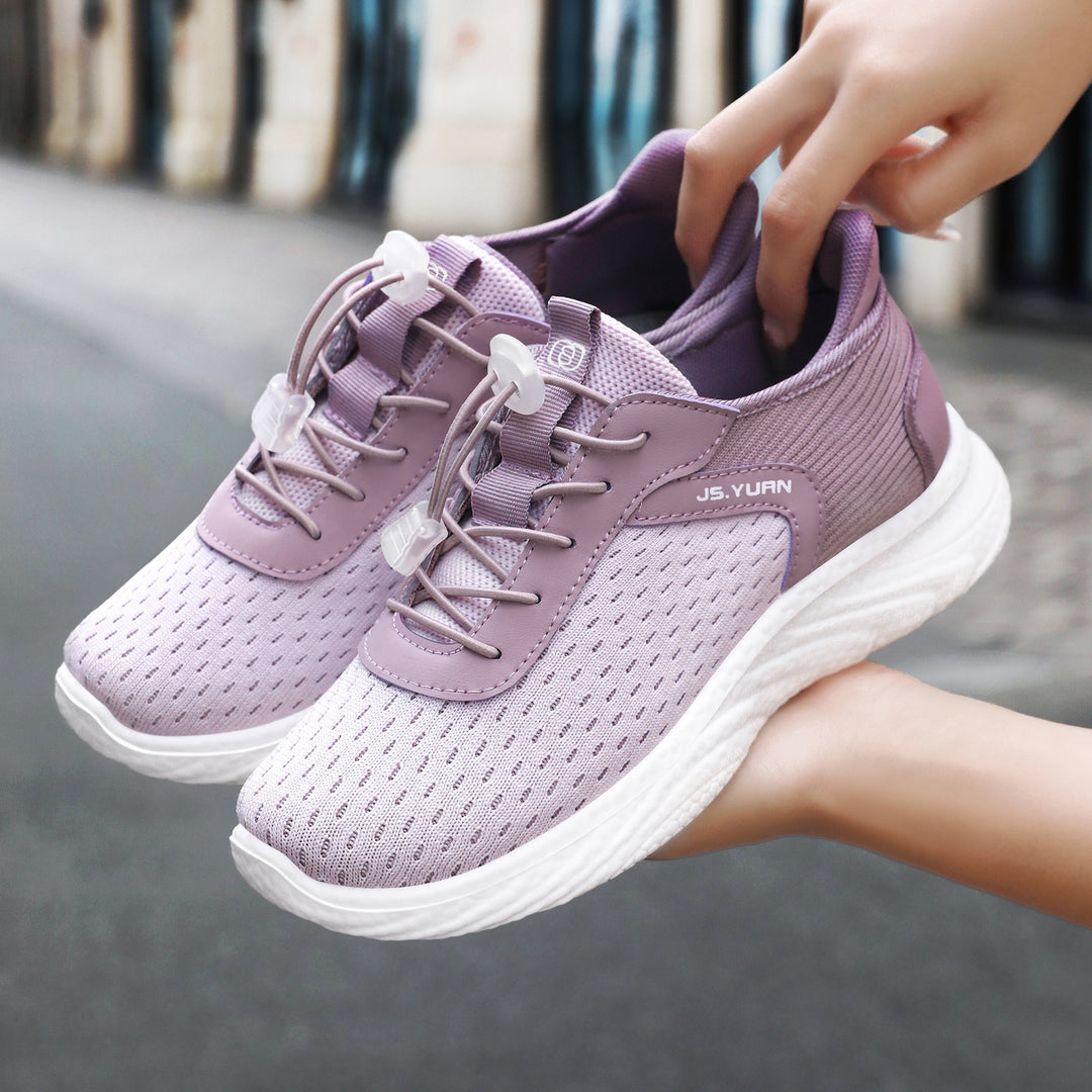 Women's lightweight knit sneakers with elastic sock entry, quick-lace closure and cushioned EVA midsole Mune Fashion