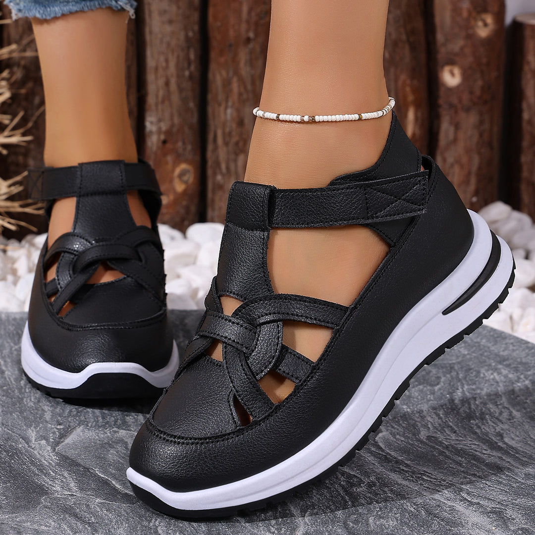 Women's sporty platform sandals with closed toe cap, crossed straps, and adjustable heel strap Mune Fashion