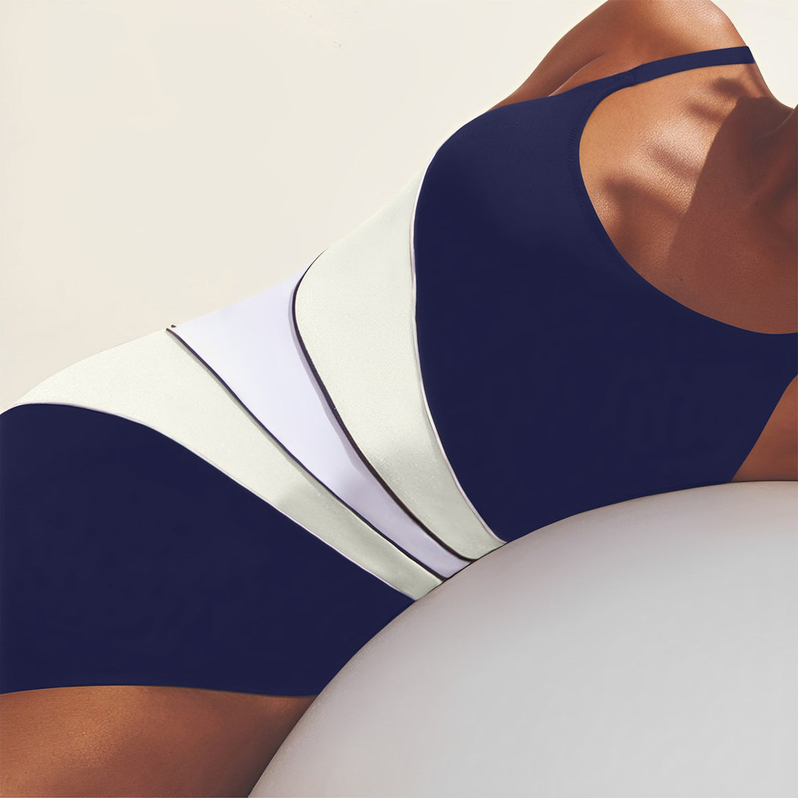 Women's One-Piece Swimsuit with Elegant Gradient Color and Fashionable Strap Details Mune Fashion