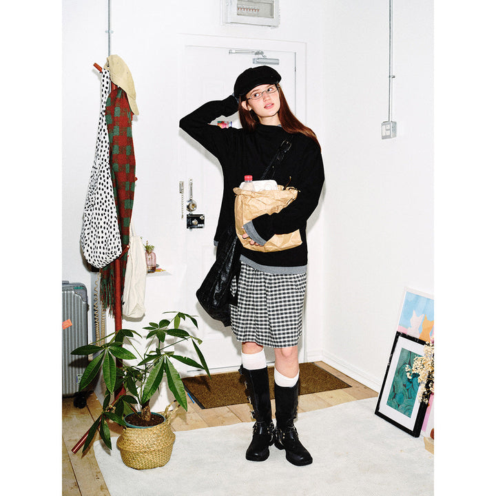 Women's long-sleeve shirt with asymmetric shoulder cutout and contrasting cuffs Mune Fashion