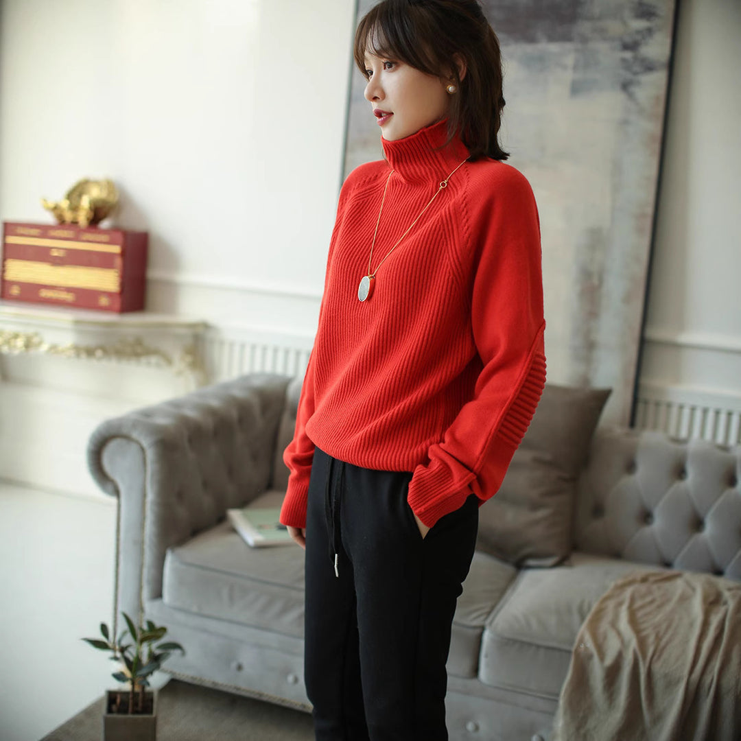 Women's turtleneck sweater made of fine ribbed knit with raglan sleeves and a relaxed silhouette Mune Fashion