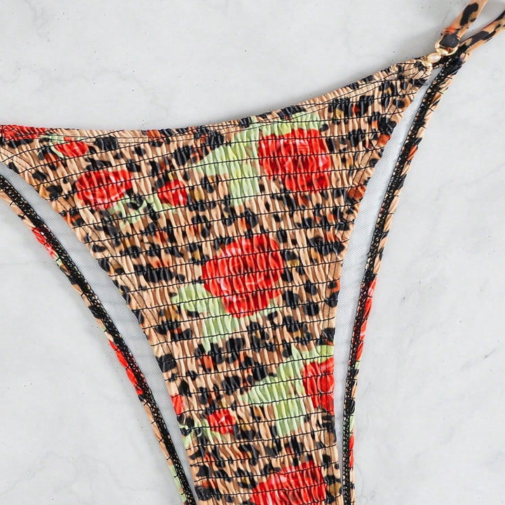 Ladies seductive triangle bikini with textured surface Mune Fashion