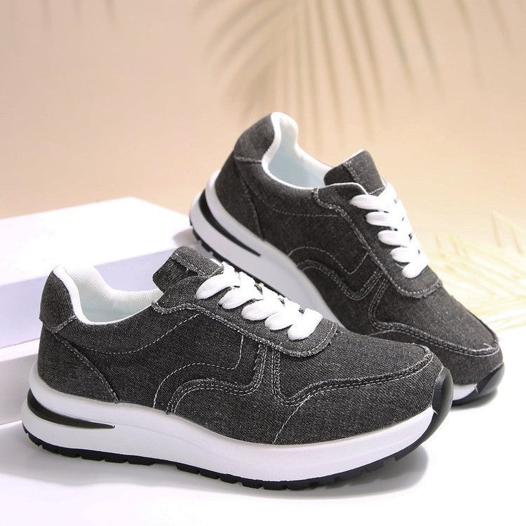 Women's lightweight sneakers in denim look with padded comfort footbed, shock-absorbing EVA midsole and patterned sole design Mune Fashion