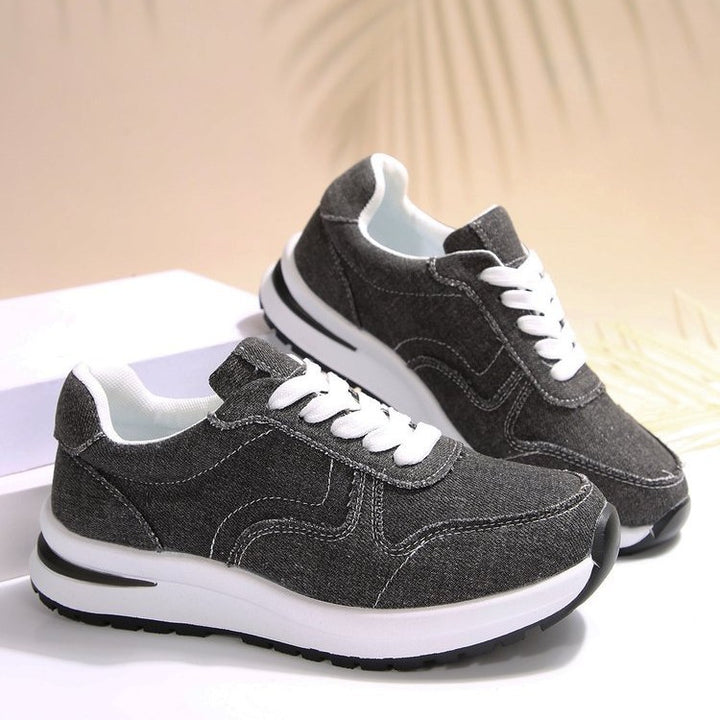 Women's lightweight sneakers in denim look with padded comfort footbed, shock-absorbing EVA midsole and patterned sole design Mune Fashion