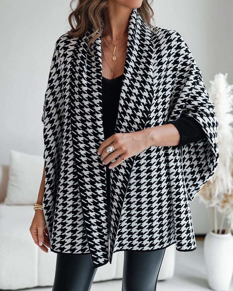 Women's Oversized Poncho with Houndstooth Pattern and Open Shawl Collar Drune