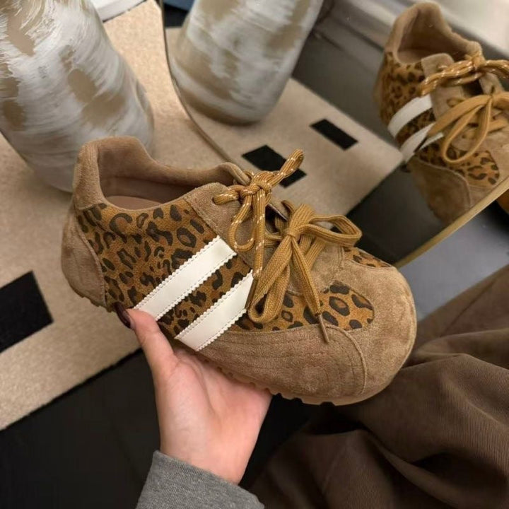 Women's fashionable strap sneakers made of suede Mune Fashion