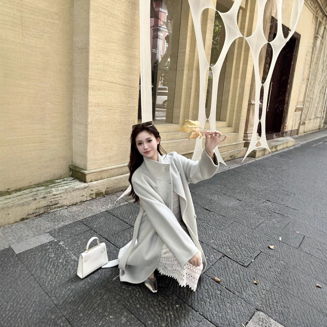 Women’s wool coat with double-breasted button placket, waist belt, and stand-up collar Mune Fashion
