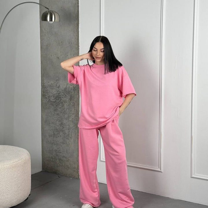 Women wide-cut lounge set with soft sweatpants and boxy T-shirt Mune Fashion