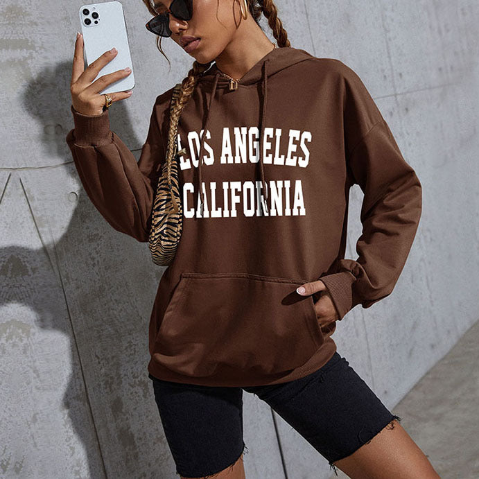 Women's oversized hoodie in collegiate style with kangaroo pocket, retro logo print, and French terry lining Mune Fashion