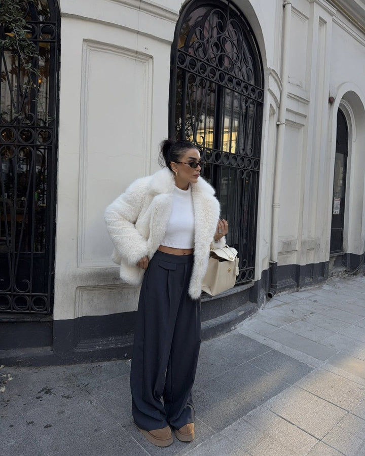 Ladies short jacket made of dense artificial fur with generous shawl collar Mune Fashion