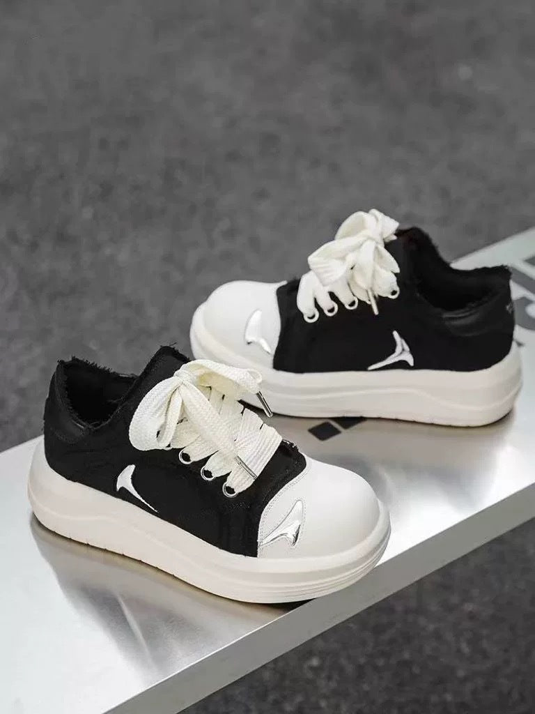 Women High-Quality Sneakers with Innovative Lacing Details and Comfortable Cushioning Mune Fashion