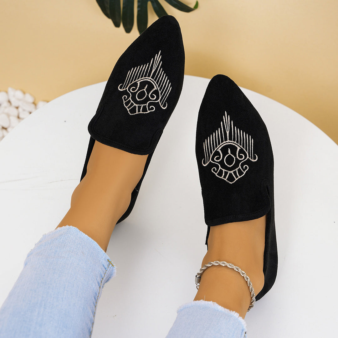 Women's embroidered suede look slippers with pointed last shape and flat non-slip rubber sole Mune Fashion
