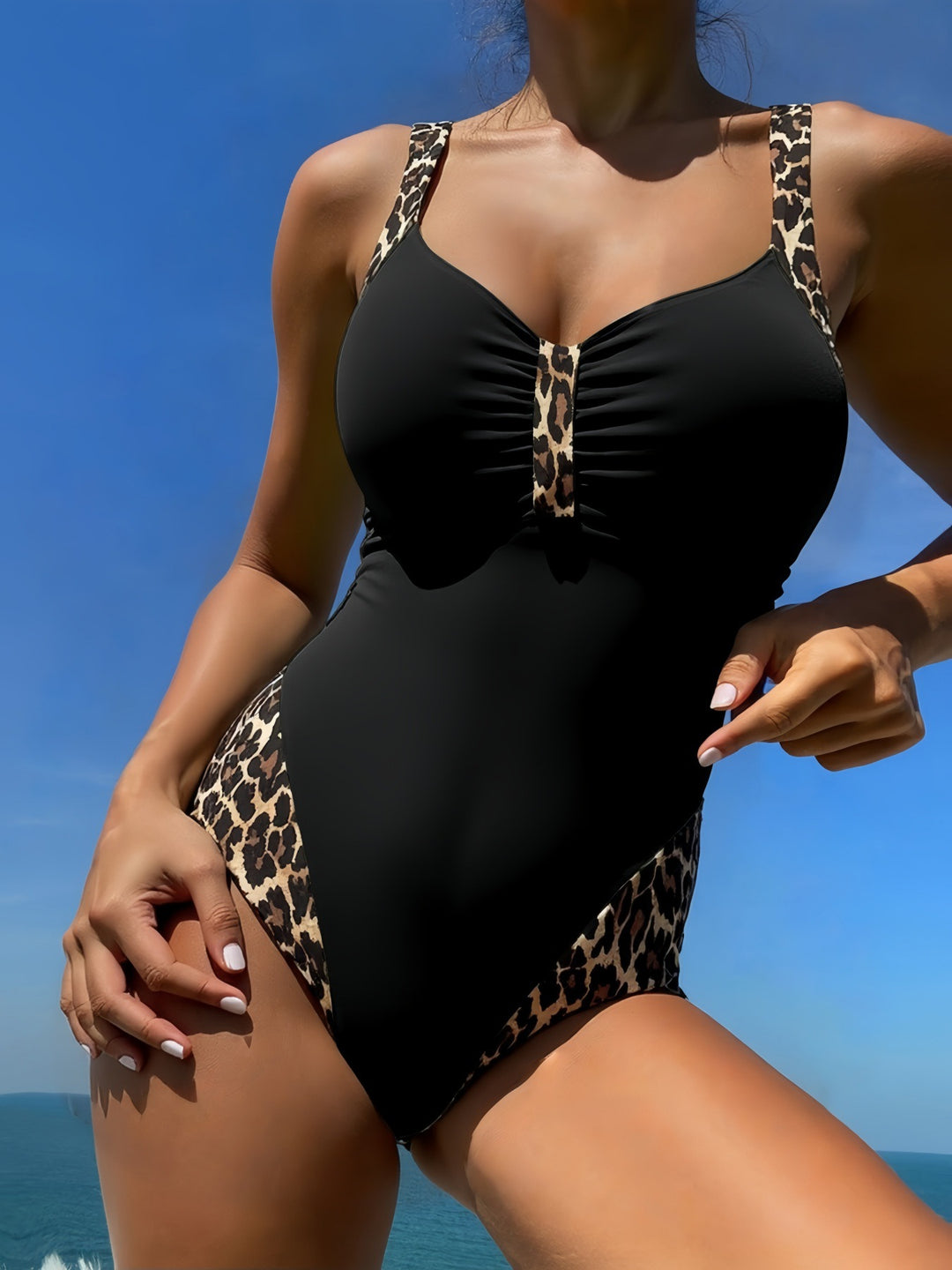Women One-Piece Swimsuit with Fashionable Leopard Print Mune Fashion
