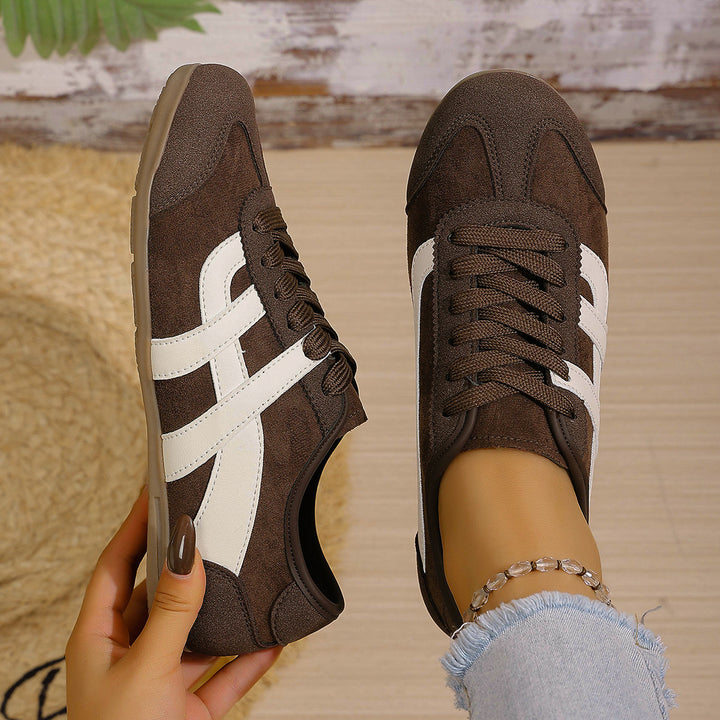 Women's Retro Runner Slim Sneaker with Flat Rubber Sole and Decorative Stripes Mune Fashion