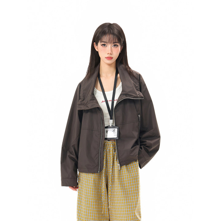 Women Lightweight Cropped Transition Jacket with High Stand Collar and Zipper Pockets Mune Fashion