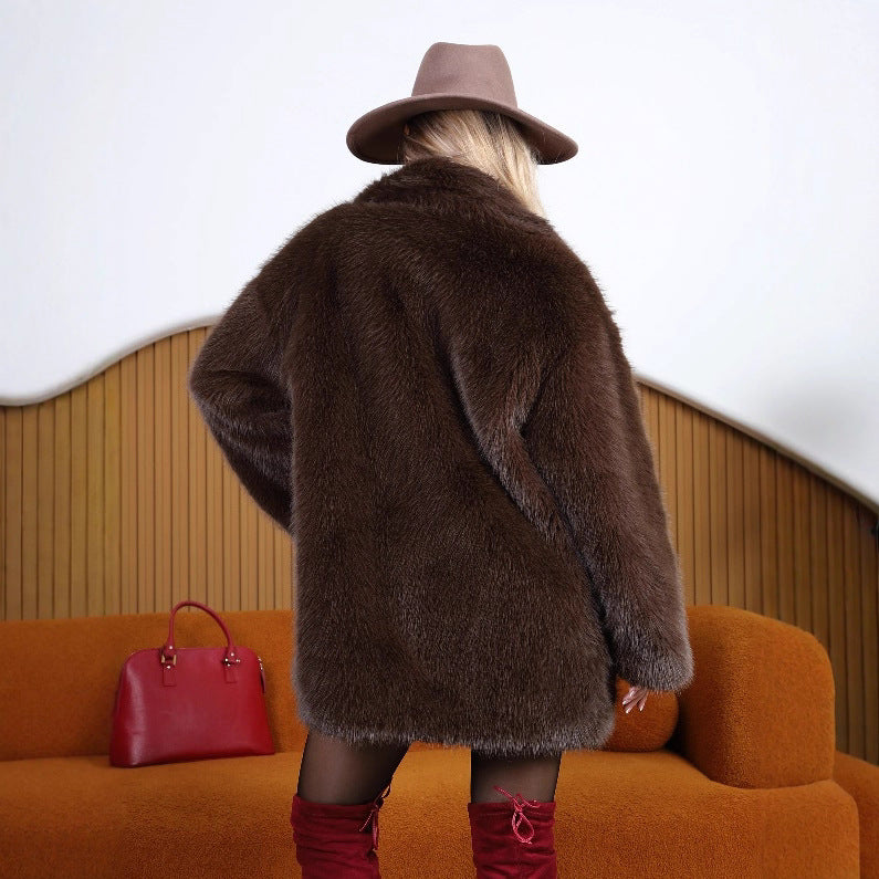 Ladies short coat made of dense high-pile with leather tie belt and wide shawl collar Mune Fashion
