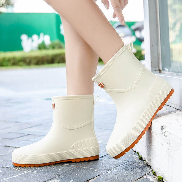 Women's waterproof short rubber boots with slip-resistant profile sole and comfortable insole Mune Fashion