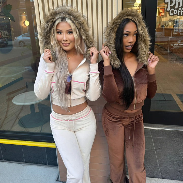 Women's short-cut hoodie with removable faux fur collar, full-length zipper and contrasting decorative seams Mune Fashion