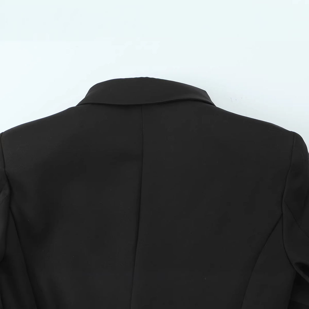 Women Elegant tailored blazer with covered buttons and flap pockets Mune Fashion